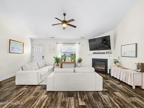 108 Woodwater Drive Richlands NC 28574