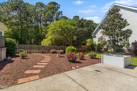 1805 Ivory Gull Drive Morehead City NC 28557