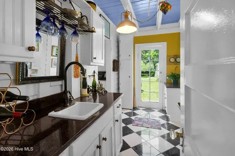 208 Johnson Street New Bern NC 28560