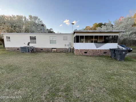 2185 Peacock Road Whiteville NC 28472