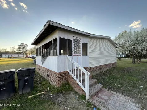 2185 Peacock Road Whiteville NC 28472