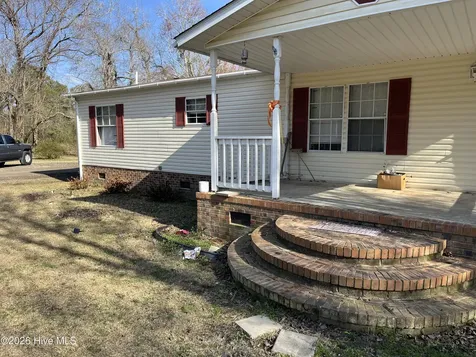 2185 Peacock Road Whiteville NC 28472