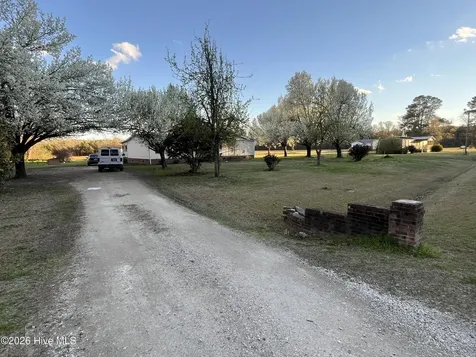 2185 Peacock Road Whiteville NC 28472
