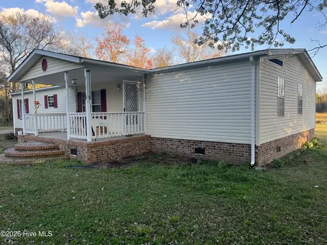 2185 Peacock Road Whiteville NC 28472