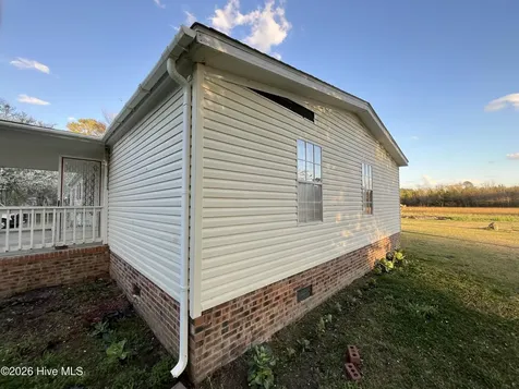 2185 Peacock Road Whiteville NC 28472