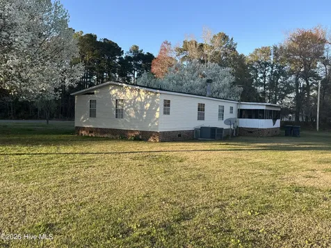 2185 Peacock Road Whiteville NC 28472