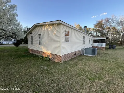 2185 Peacock Road Whiteville NC 28472