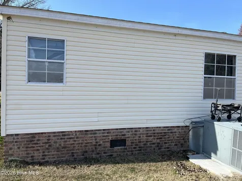 2185 Peacock Road Whiteville NC 28472