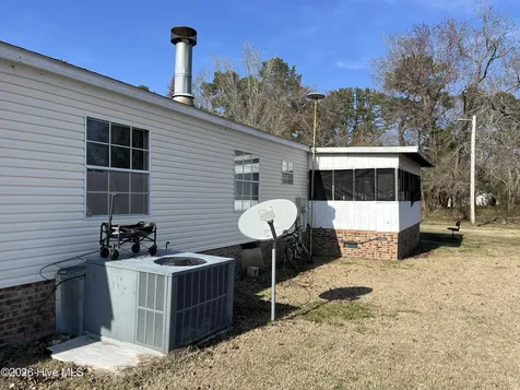 2185 Peacock Road Whiteville NC 28472
