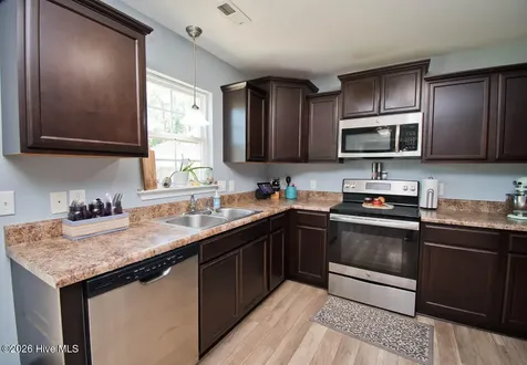 124 Waterford Way Maysville NC 28555