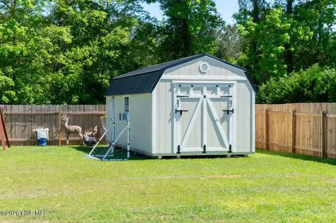 124 Waterford Way Maysville NC 28555