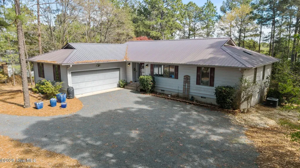 117 Pineneedle Drive West End NC 27376