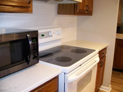 702 Cedarwood Village Morehead City NC 28557
