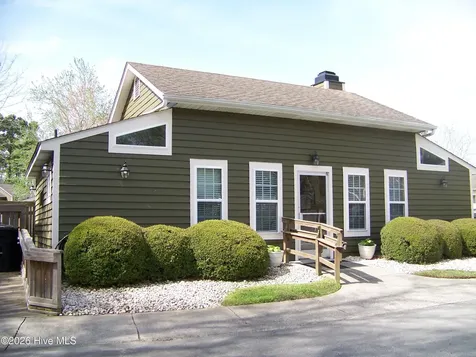 702 Cedarwood Village Morehead City NC 28557