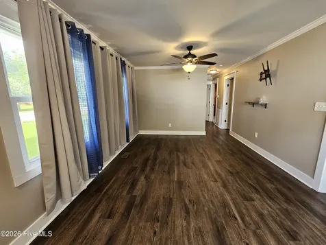 16 White Oak Street Jacksonville NC 28540