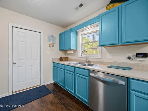 210 Bobwhite Road Hubert NC 28539