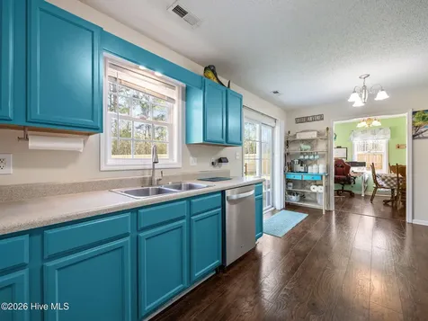210 Bobwhite Road Hubert NC 28539