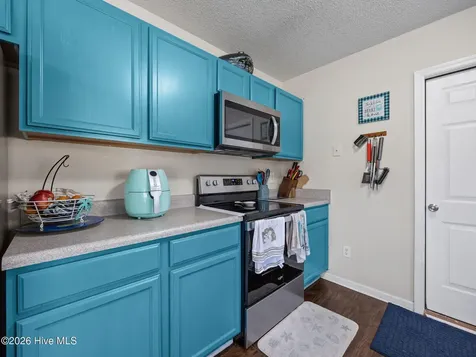 210 Bobwhite Road Hubert NC 28539