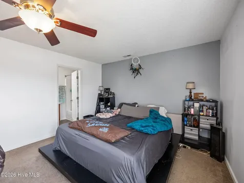210 Bobwhite Road Hubert NC 28539