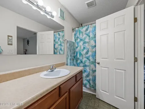 210 Bobwhite Road Hubert NC 28539