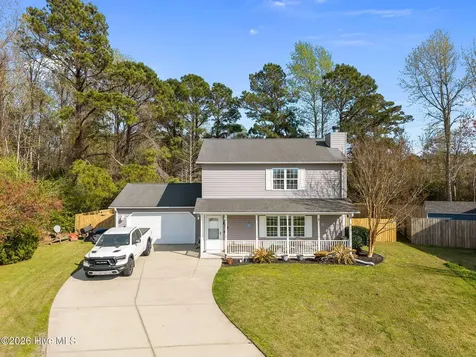 210 Bobwhite Road Hubert NC 28539