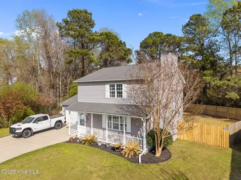 210 Bobwhite Road Hubert NC 28539