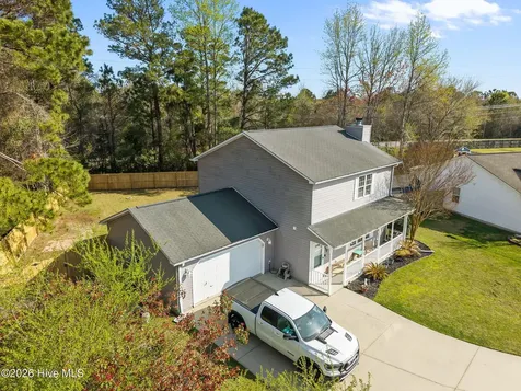 210 Bobwhite Road Hubert NC 28539