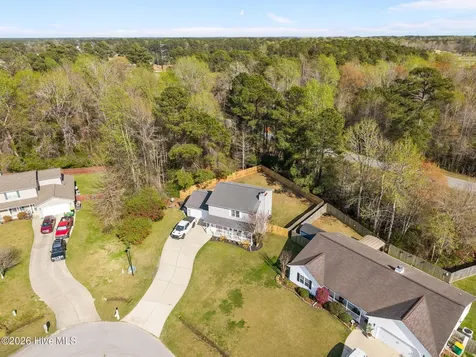 210 Bobwhite Road Hubert NC 28539
