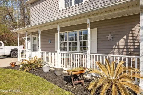 210 Bobwhite Road Hubert NC 28539