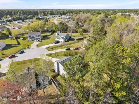 210 Bobwhite Road Hubert NC 28539