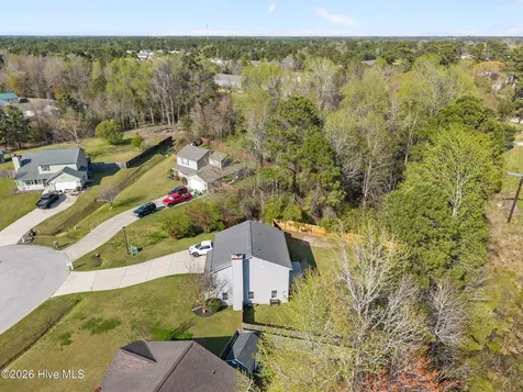 210 Bobwhite Road Hubert NC 28539
