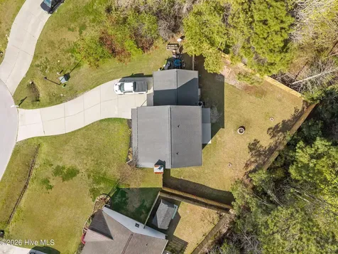210 Bobwhite Road Hubert NC 28539