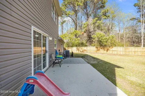 210 Bobwhite Road Hubert NC 28539