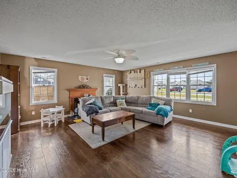 210 Bobwhite Road Hubert NC 28539