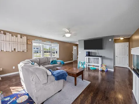 210 Bobwhite Road Hubert NC 28539