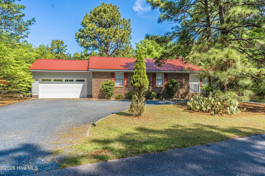 101 Swan Run Court Seven Lakes NC 27376