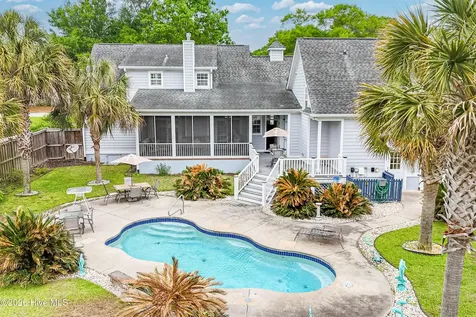 5126 Fernwood Drive Southport NC 28461