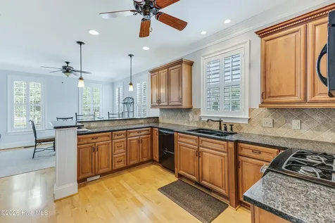 5126 Fernwood Drive Southport NC 28461