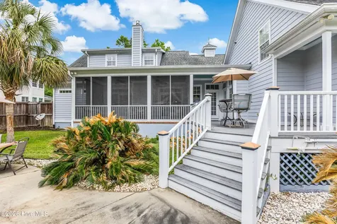 5126 Fernwood Drive Southport NC 28461