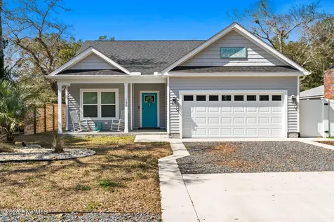 135 NW 7th Street Oak Island NC 28465