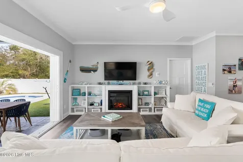 135 NW 7th Street Oak Island NC 28465