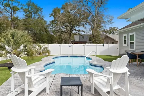 135 NW 7th Street Oak Island NC 28465
