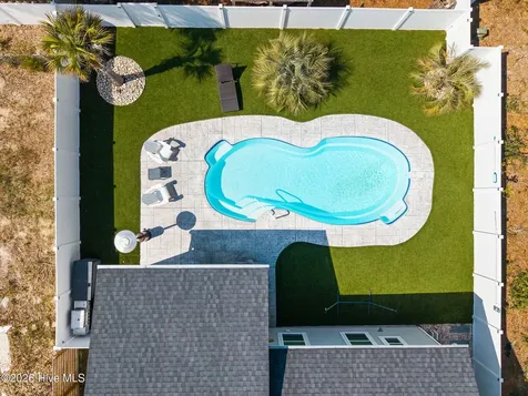 135 NW 7th Street Oak Island NC 28465
