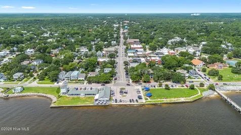 413 N Howe Street Southport NC 28461