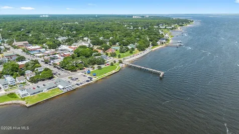 413 N Howe Street Southport NC 28461