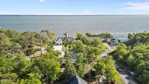 218 Lands End Road Morehead City NC 28557