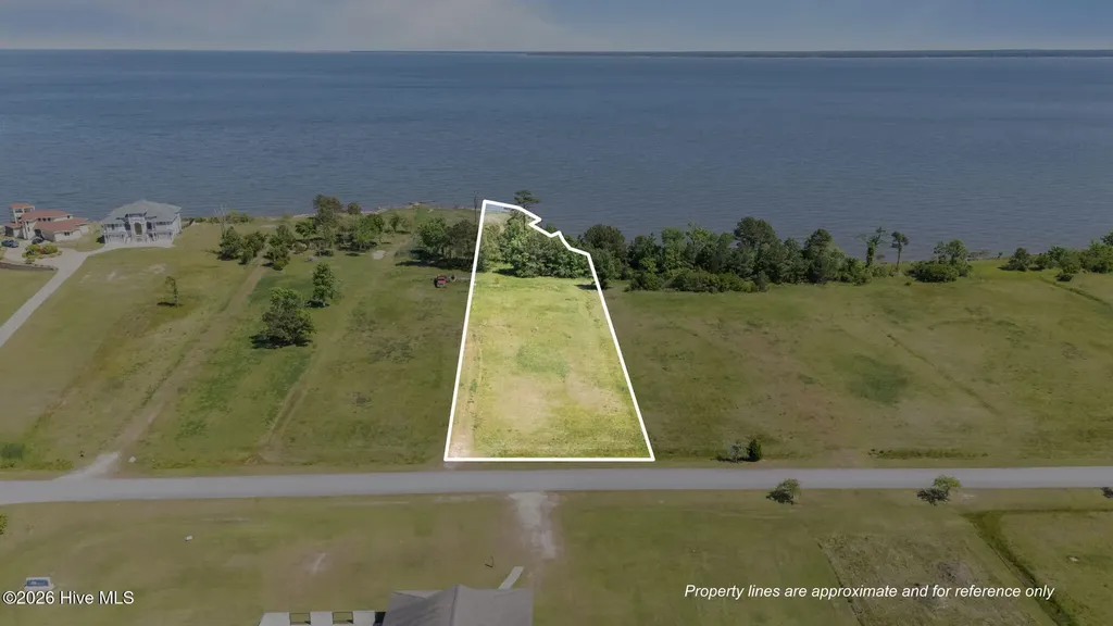 63 Wind Lake Road S Oriental NC 28571