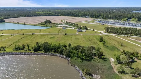 63 Wind Lake Road S Oriental NC 28571