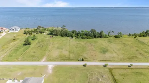 63 Wind Lake Road S Oriental NC 28571