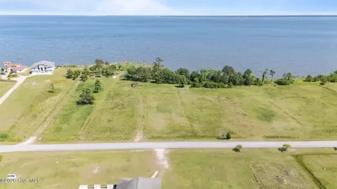 63 Wind Lake Road S Oriental NC 28571